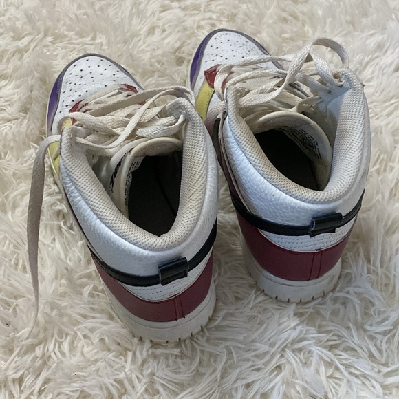 Nikes - Picture 3 of 4